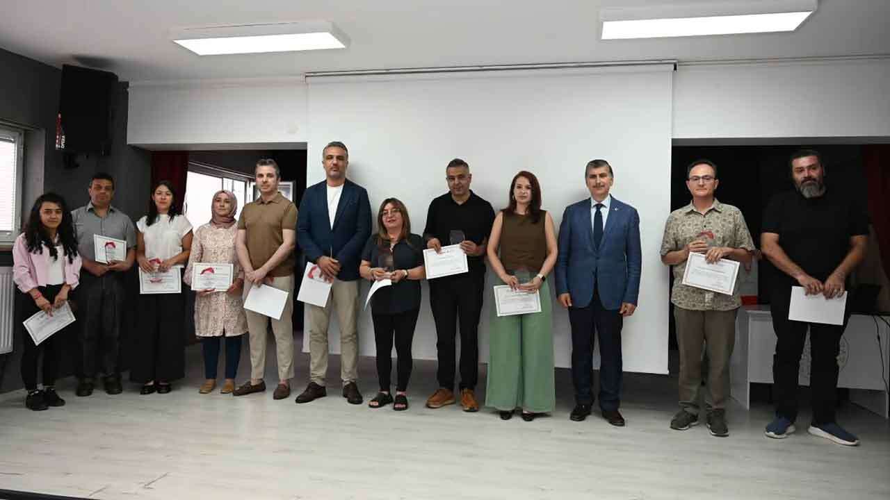 Uşak’ta Eğitim Kurumları Yönetici Yetiştirme Programı Tamamlandı