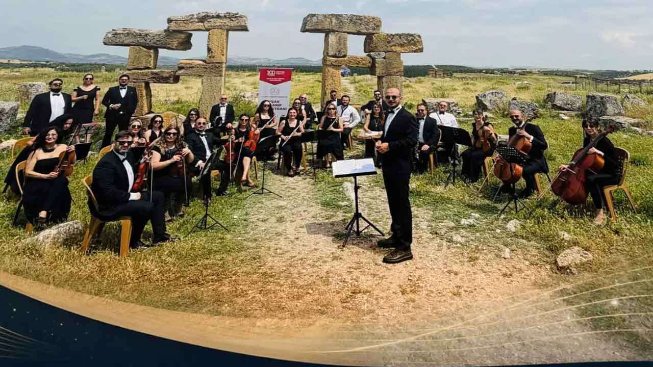 Uşak Atatürk Kültür Merkezi'nde ki Muhteşem Geceye  Tüm Uşaklılar Davetli