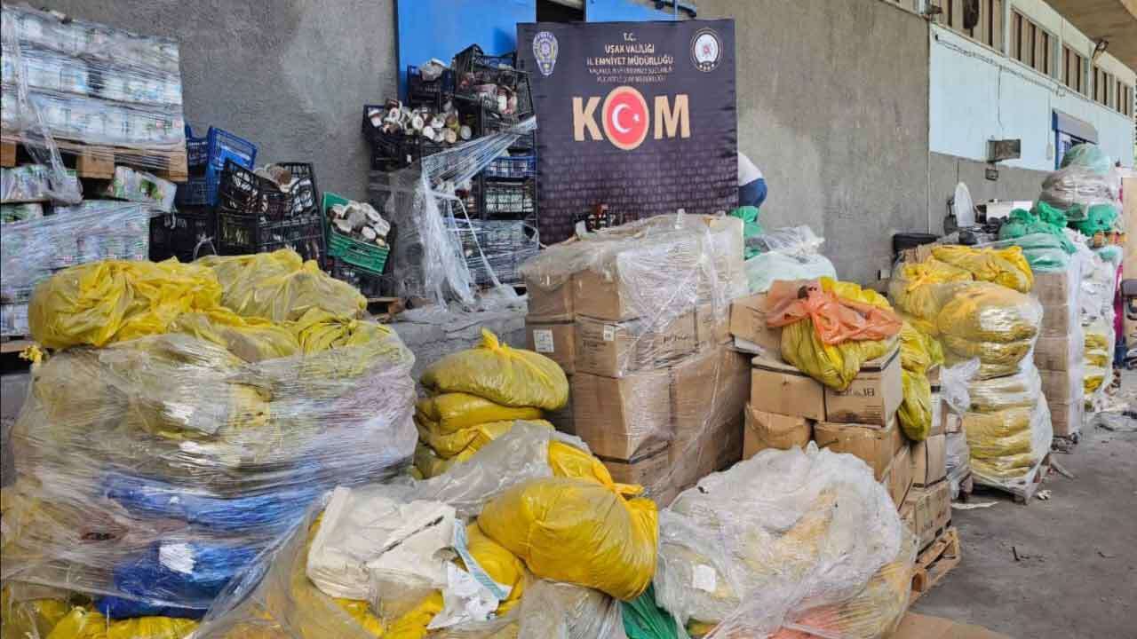 Uşak’lının Sofrasına Girecekti!  Tonlarca Bozuk Gıda Ele Geçirildi