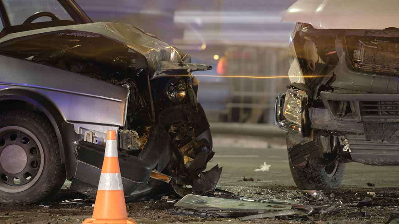 Uşak'ta Cip İle Otomobilin Çarpışması Sonucu 6 Kişi Yaralandı