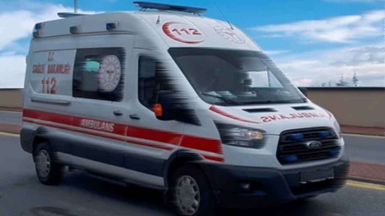 Uşak'ta Kontrolden Çıkan Otomobil Şarampole Devrildi, 4 Yaralı