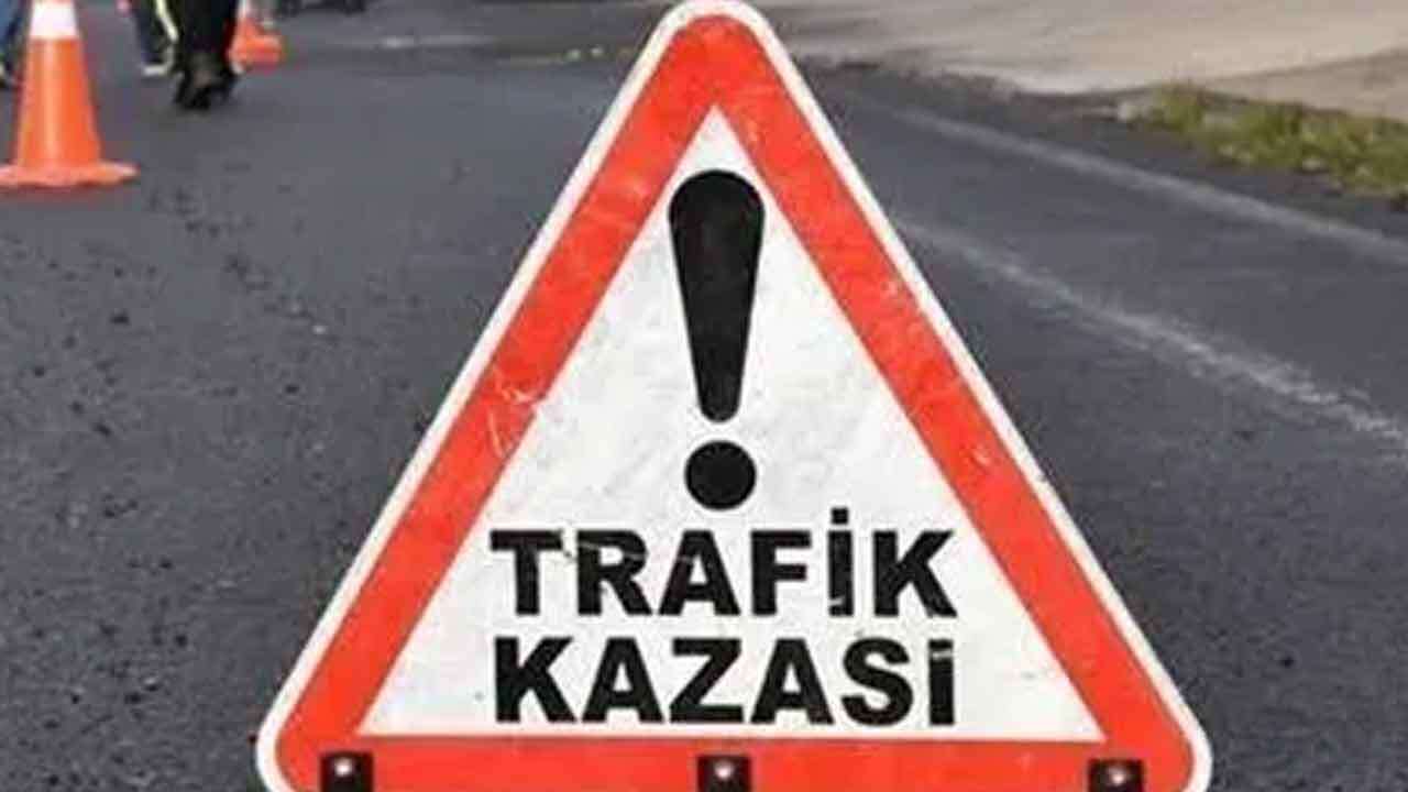 Bariyerlere Çarpan Otomobildeki Anne,  Baba Öldü, Bebekleri Yaralandı