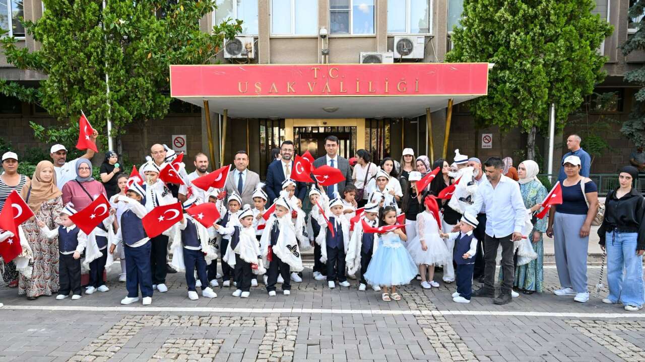 Sultan II. Bayezid Han’ın Vakviyesi Kapsamında Uşak’ta 25 Çocuk Sünnet ettirildi