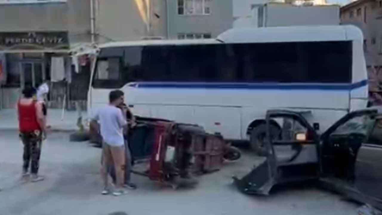 Eşme´de 3 Araçlı Trafik Kazasında 3 Kişi Yaralandı