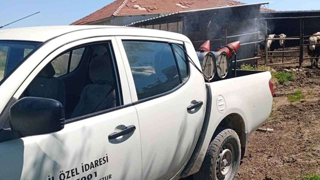 Uşak’ta Özel İdare Tarafından 180 Köyün Atıkları Toplandı, 17 Köy İlaçlandı