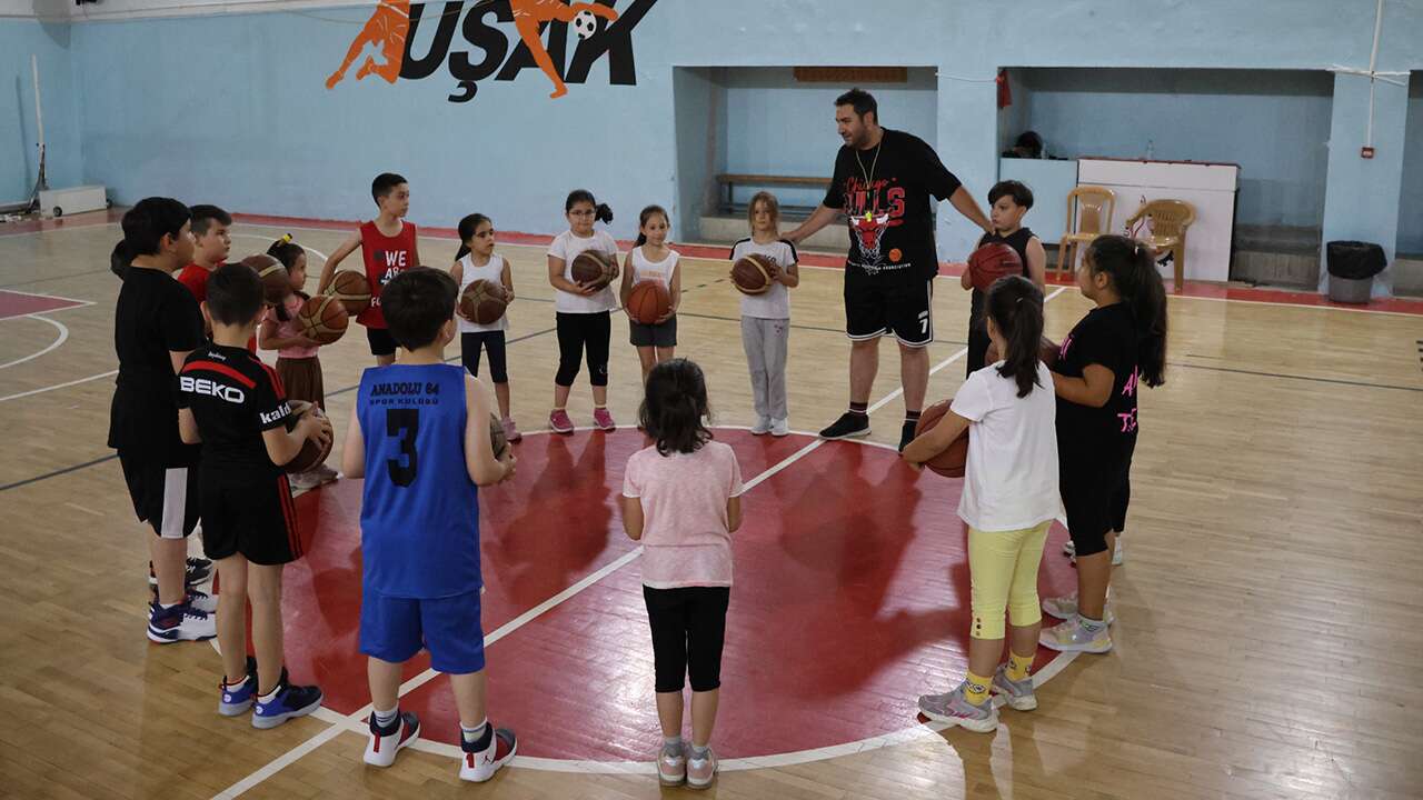 Uşak’ta Çocuklar Tatili Yaz Spor Okullarında Eğlenerek Geçiriyor