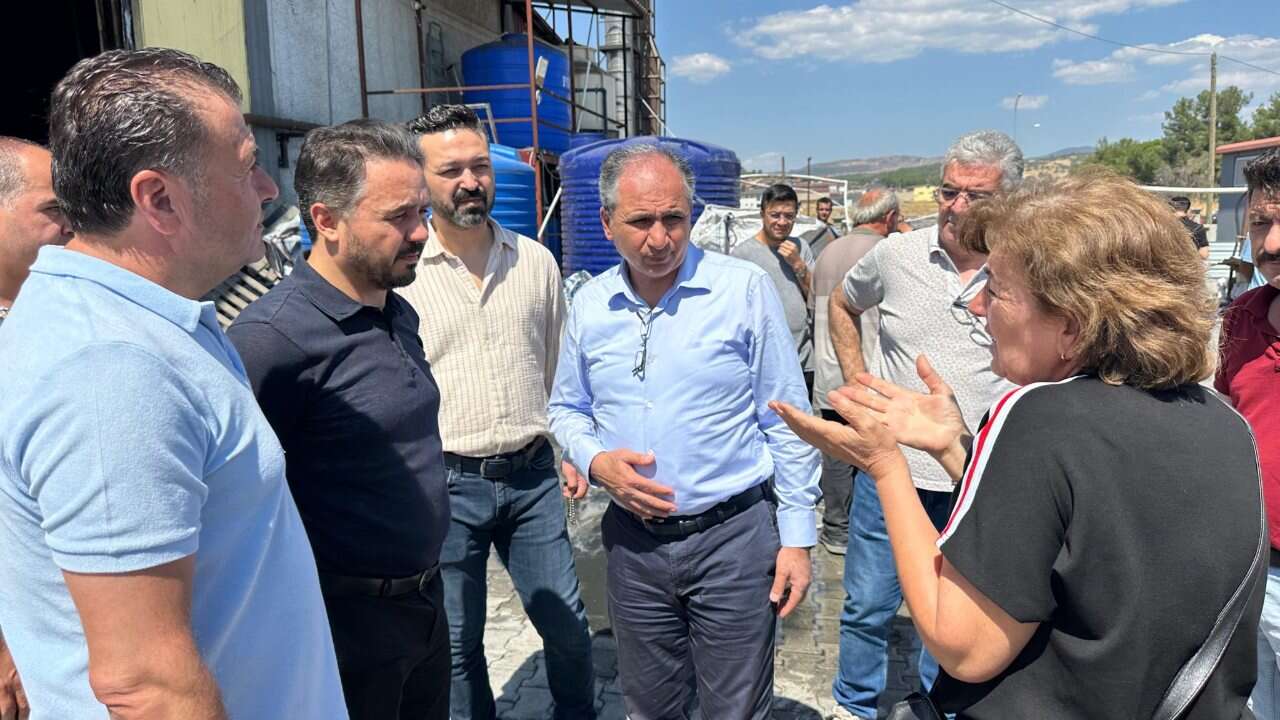 AK Parti Heyetinden Yangından Zarar Gören İşletmeye Destek