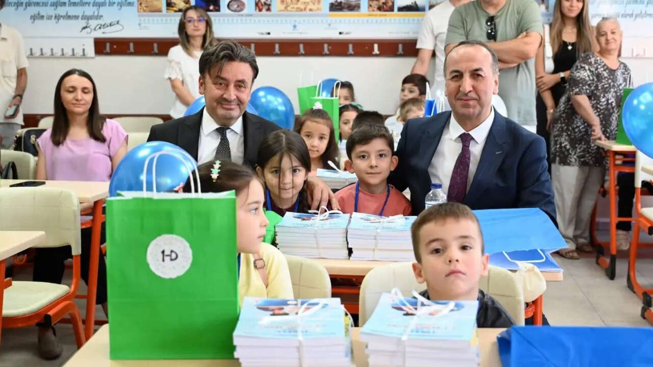 Uşak’ta Yeni Eğitim Yılı Heyecanı Binlerce Öğrenci Okulla Buluştu