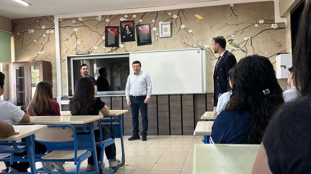 Vekil Fahrettin Tuğrul’dan Uşak’ta Okullara Eğitim Turu