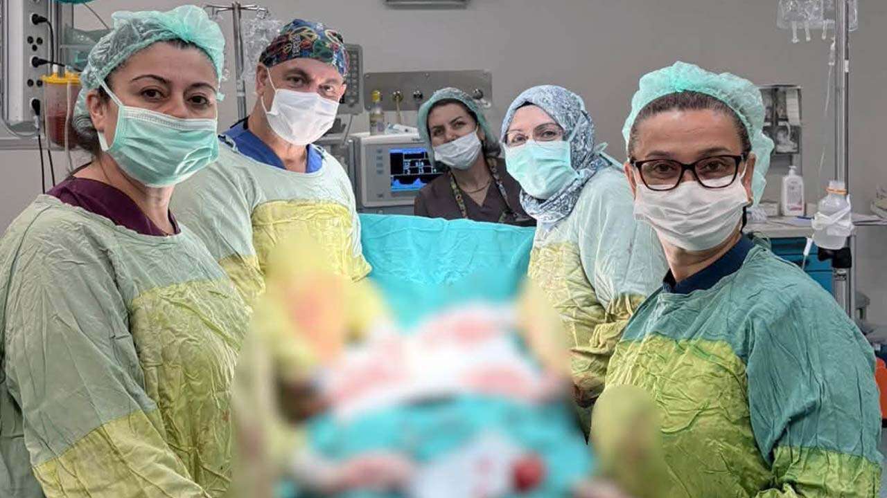 Uşak Eğitim ve Araştırma Hastanesi’nde Tarihi Operasyon