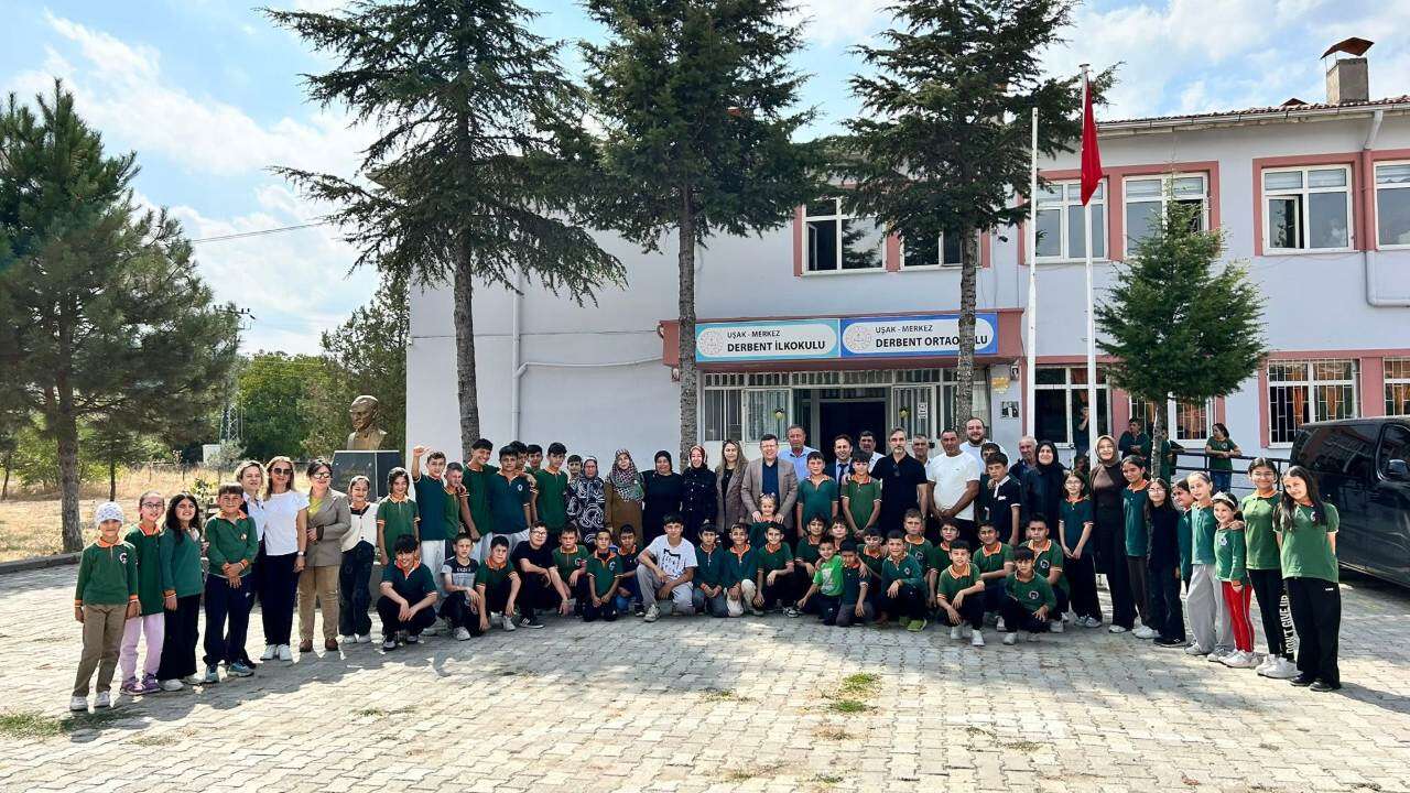 AK Parti Heyeti Derbent Köyü’nde Öğretmen ve Vatandaşlarla Buluştu