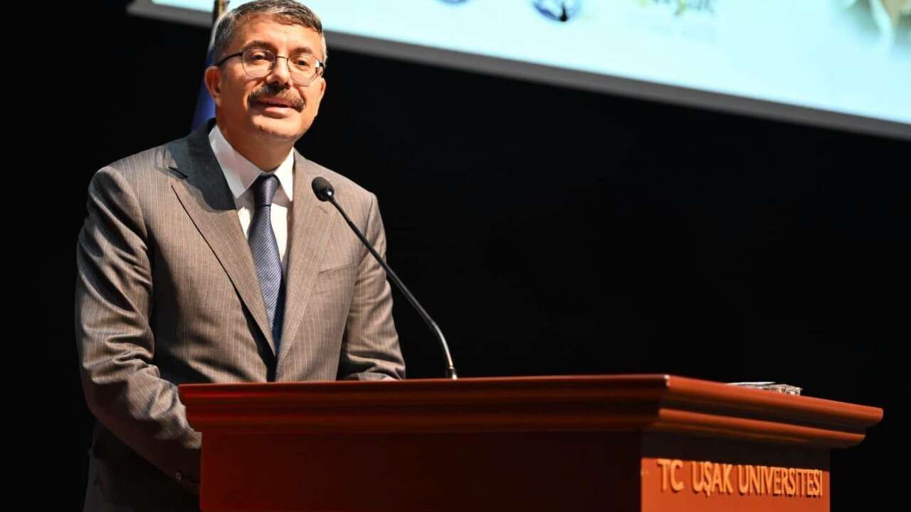 İçişleri Bakan Yardımcısı Ali Çelik Uşak’ta Gençlerle Bir Araya Geldi