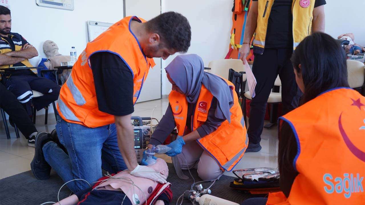 Uşak’ta Acil Sağlık Ekipleri Senaryolarla Gerçeğe Hazırlandı