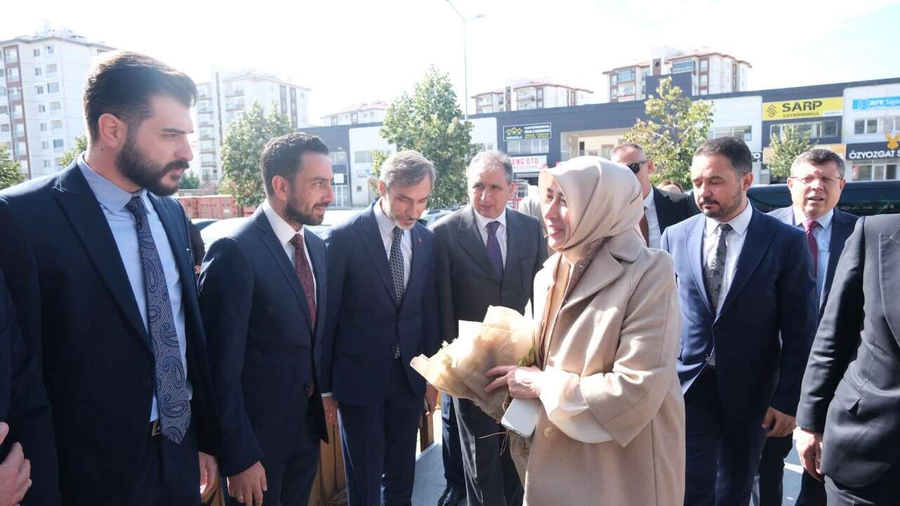 AK Parti Uşak Teşkilatında Yoğun Gün: Özlem Zengin’den Ziyaret
