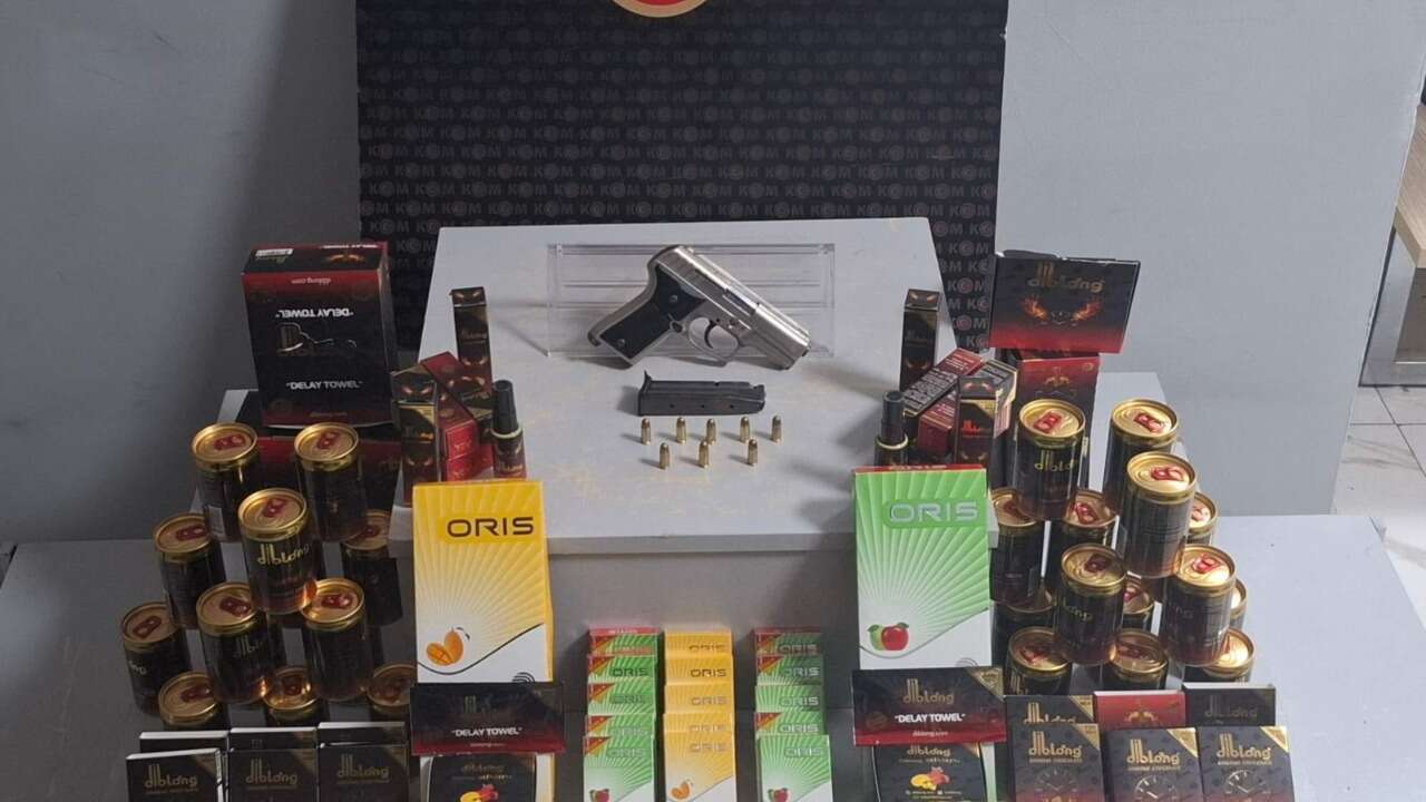 Uşak’ta Eş Zamanlı Arama: Ruhsatsız Tabanca ve Kaçak Ürünler Ele Geçirildi