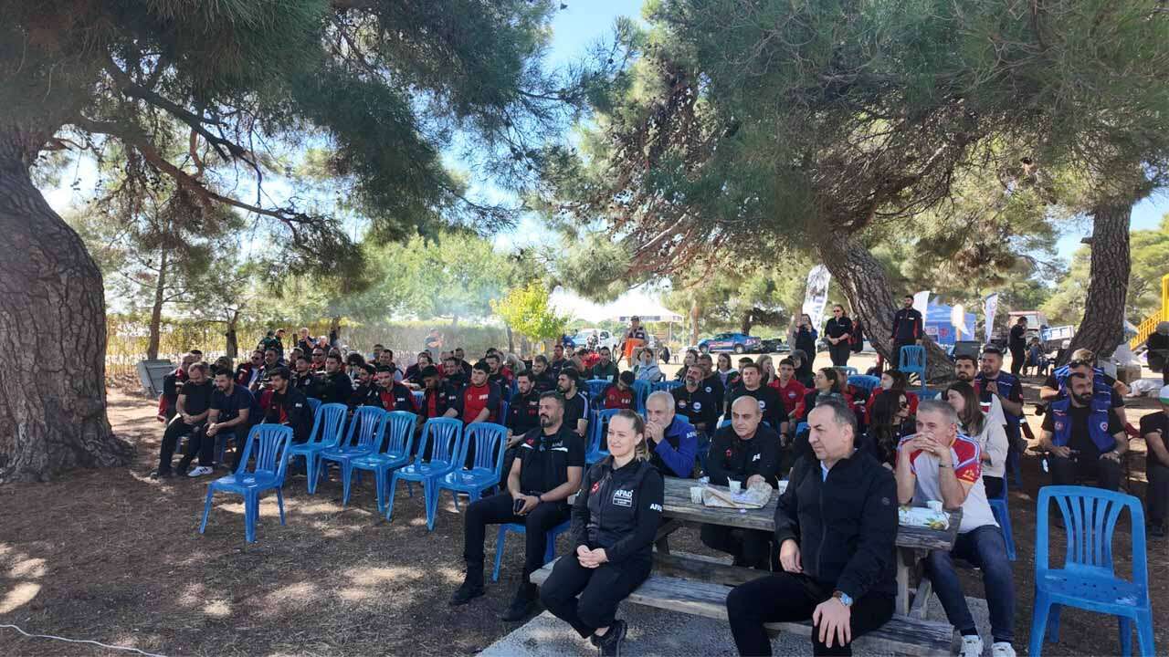 Uşak'ta Arama Kurtarma Ekiplerinden Güç Birliği Mesajı