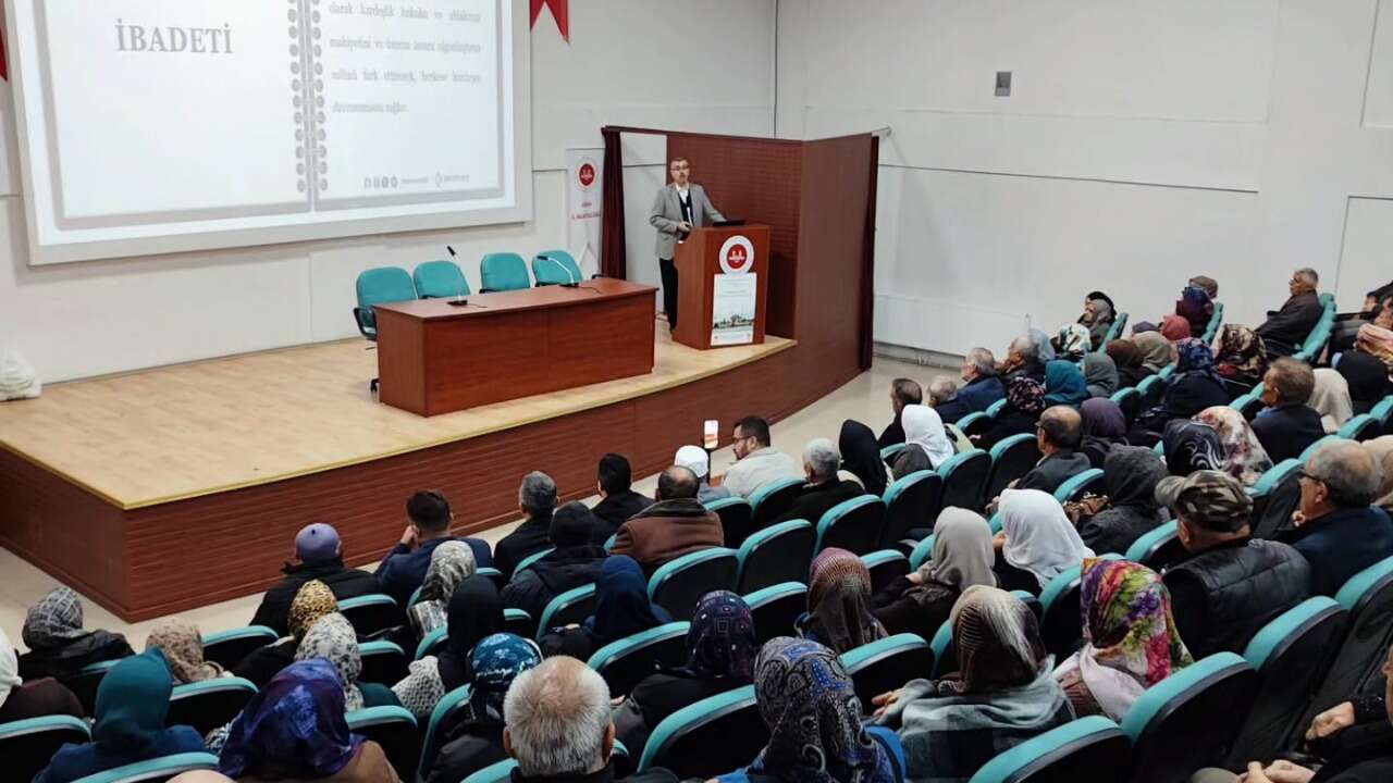 Uşak Müftülüğünden 415 Umreciye Manevi Rehberlik