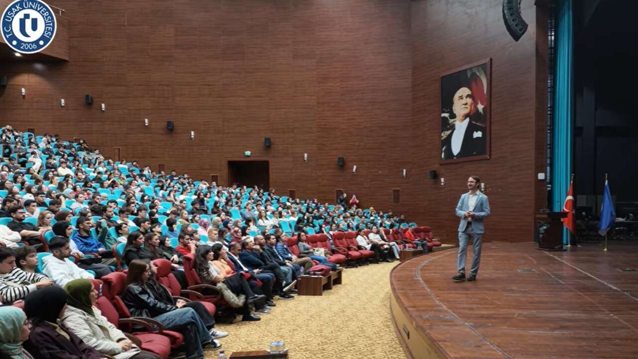 Uşak’ta Üniversiteli Gençlere Başarı Reçetesi