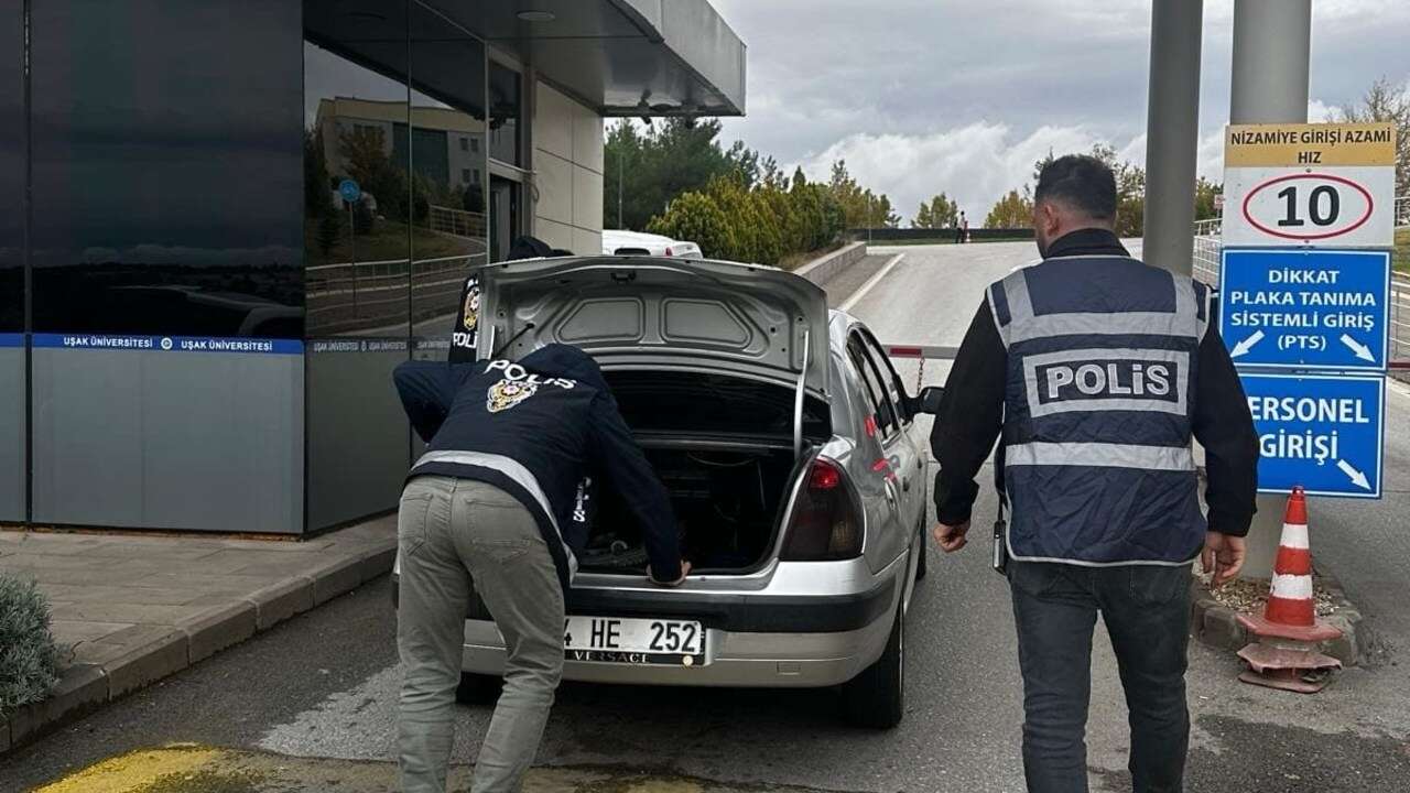 Uşak’ta Okul Önlerinde Sıkı Denetim