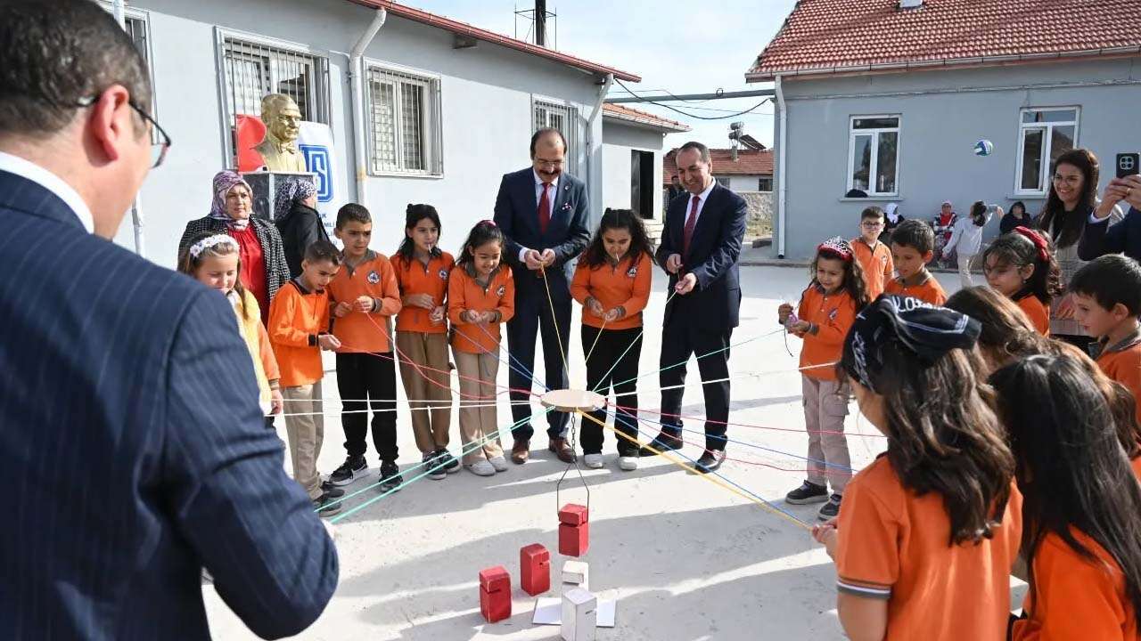 Uşak’ta Eğitime Büyük Dokunuş, 7 Okulda Yenileme Çalışmaları Bitirildi