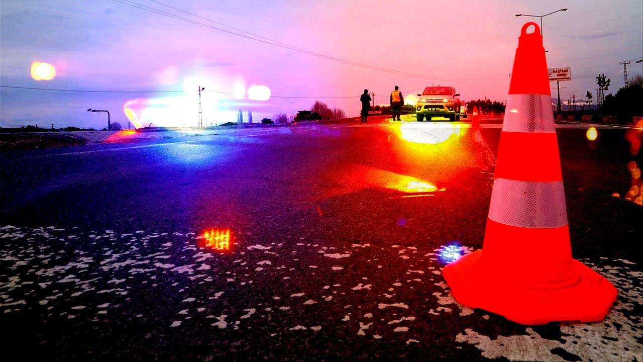 Uşak’taki trafik kazasında 1'i bebek 10 kişi yaralandı