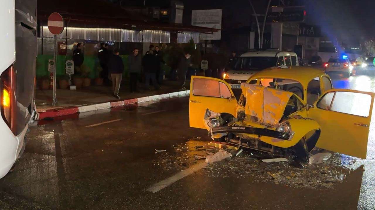Şarkıcı Kıraç'ın orkestra ekibi Uşak’ta kaza yaptı, 3 yaralı