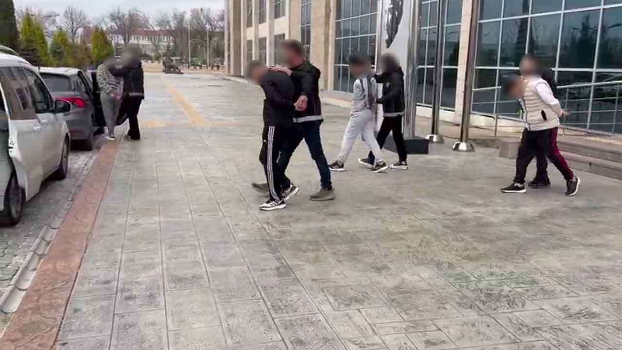 Uşak'ta 4 zehir taciri tutuklandı