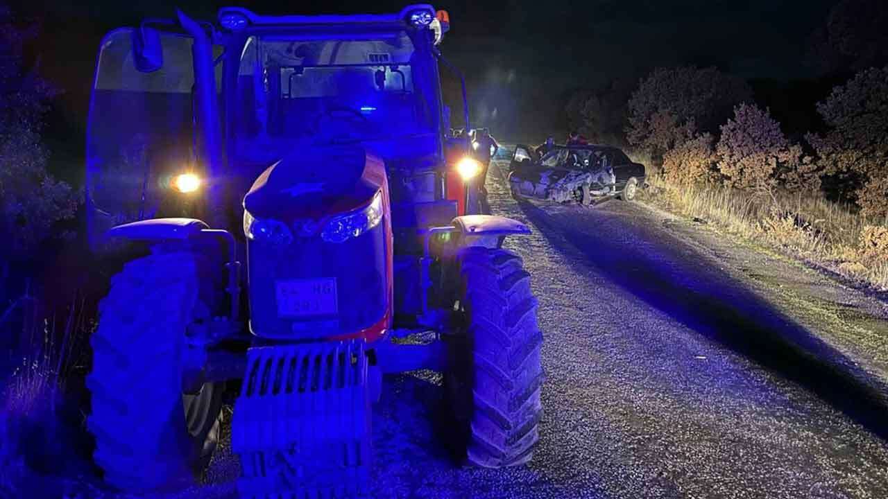 Uşak'ta 20 yaşındaki gencin kullandığı traktör kaza yaptı: 3 yaralı