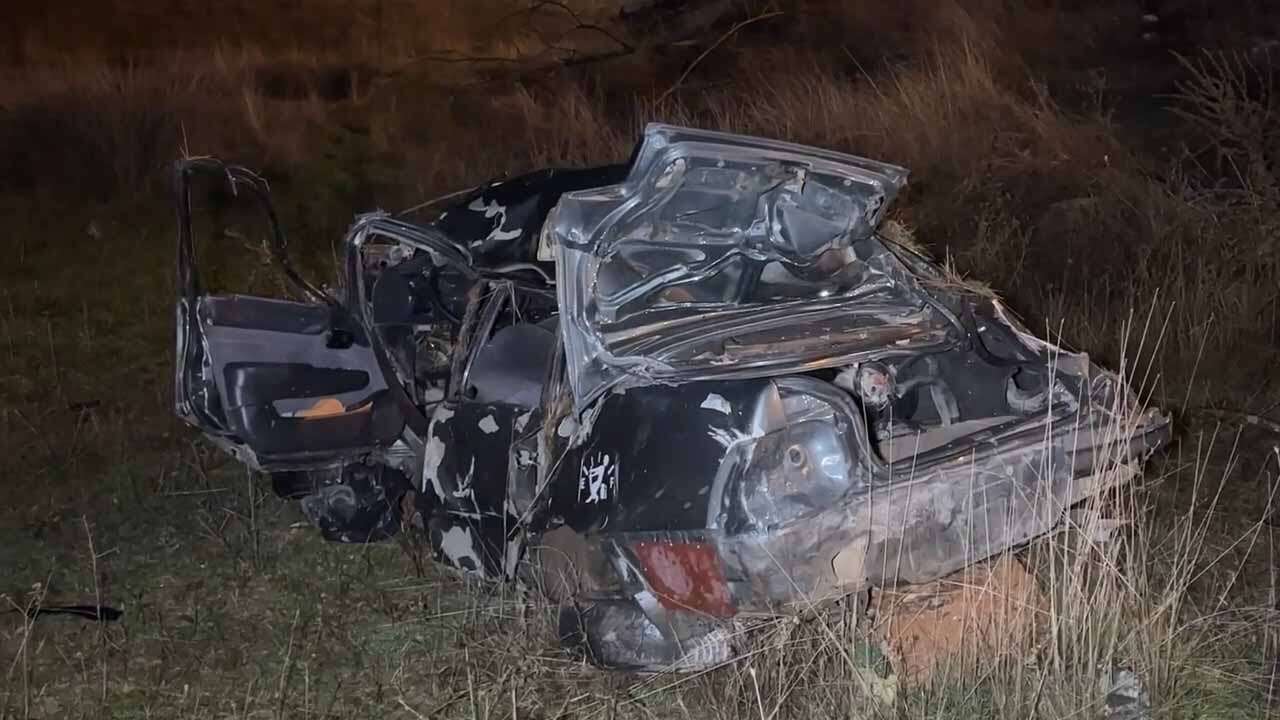İzmir-Uşak kara yolunda  feci kaza: 2 kişi öldü, 1 yaralı var