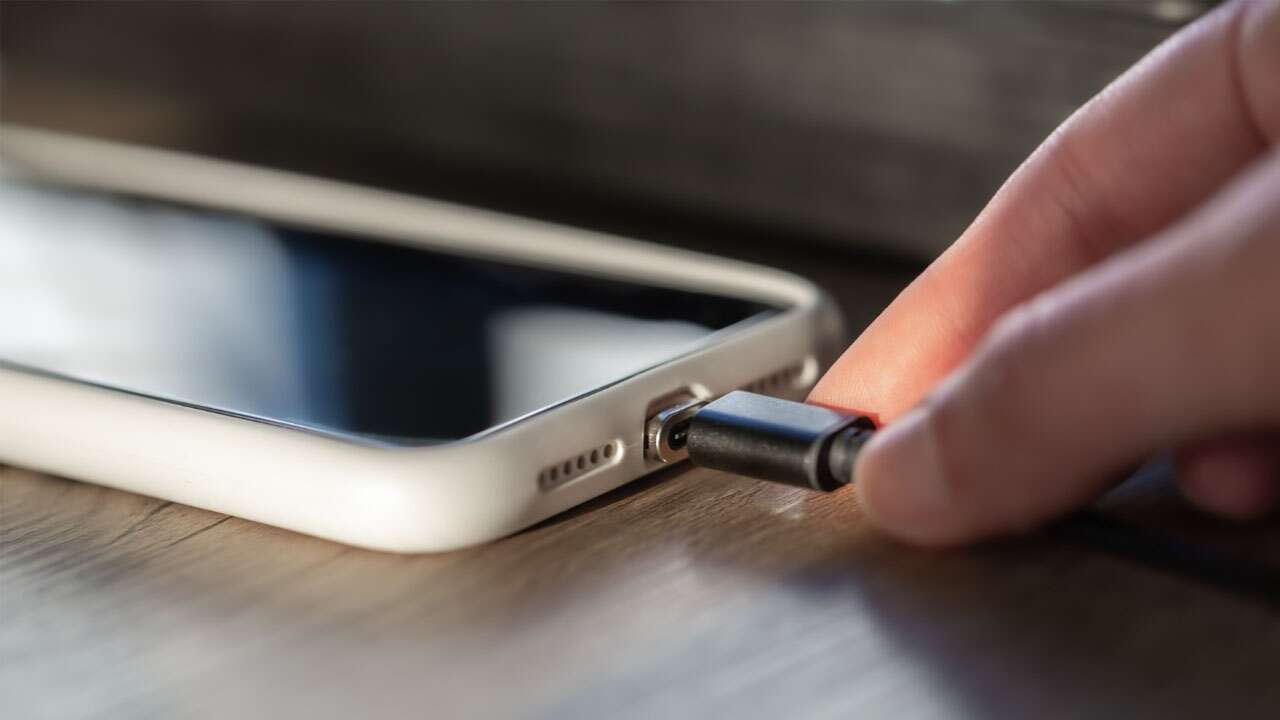 Telefonunuz Şarj Olurken Nasıl Soyulursunuz? "Juice Jacking" Tuzağının Sırları