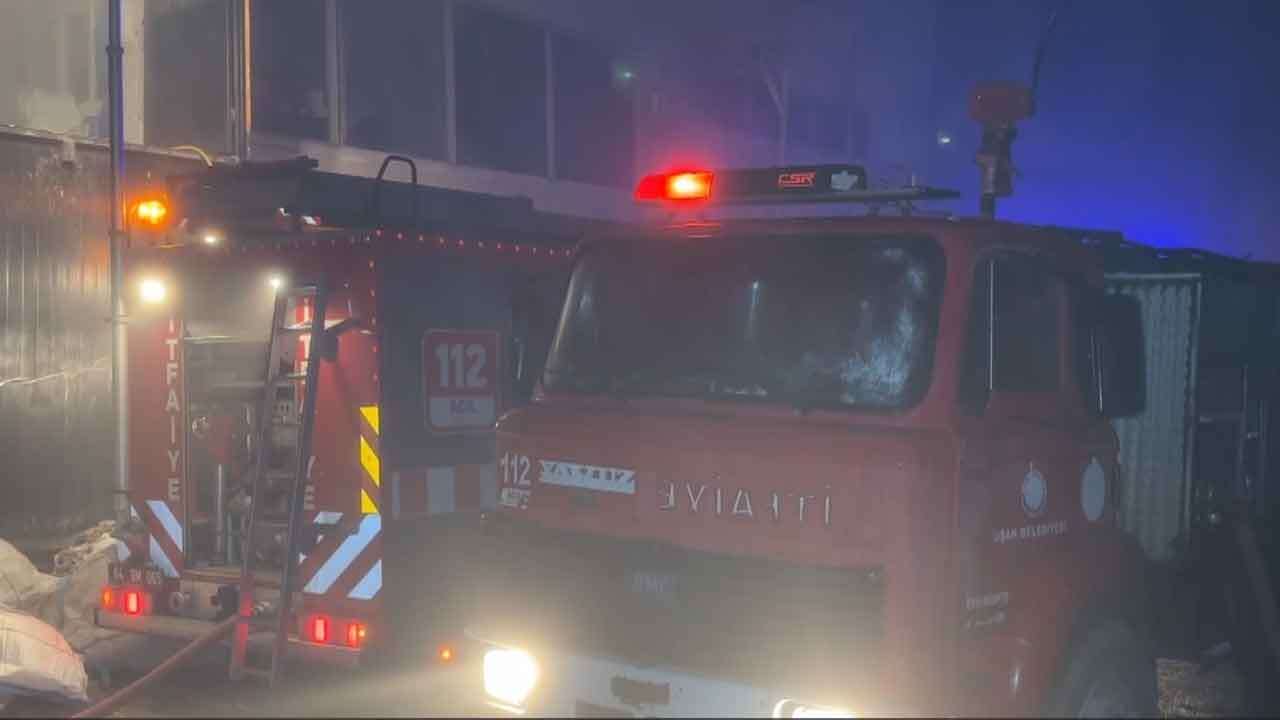 Uşak'ta poşet fabrikası alevler içerisinde kaldı