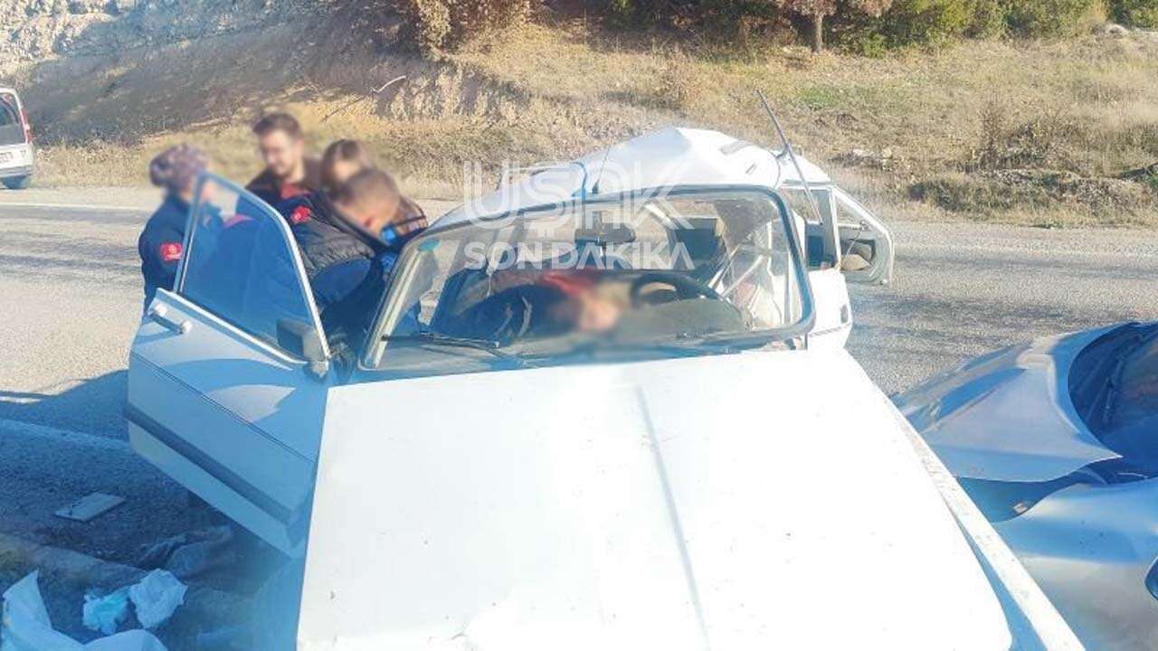 Uşak Erice Kavşağı'nda 2 otomobil çarpıştı
