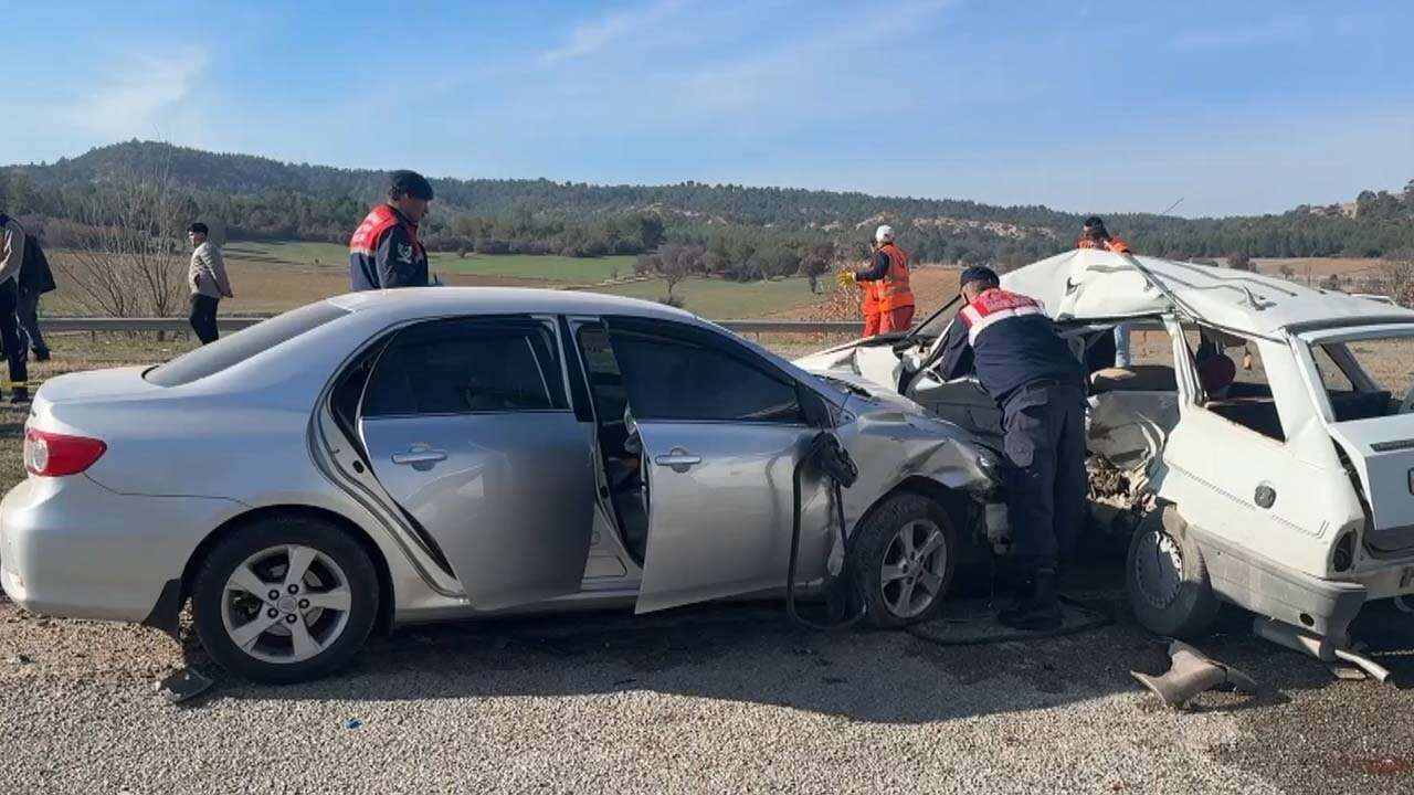 Uşak'taki kaza karı kocayı hayattan kopardı