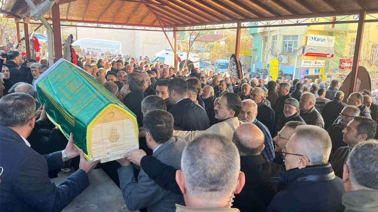 TCMB Başkanı Fatih Karahan'ın annesi Uşak'ta son yolculuğuna uğurlandı