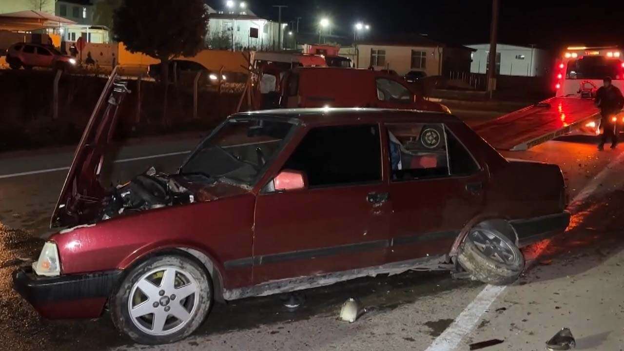Cezaevi Kavşağı'nda iki araç çarpıştı, 6 yaralı var