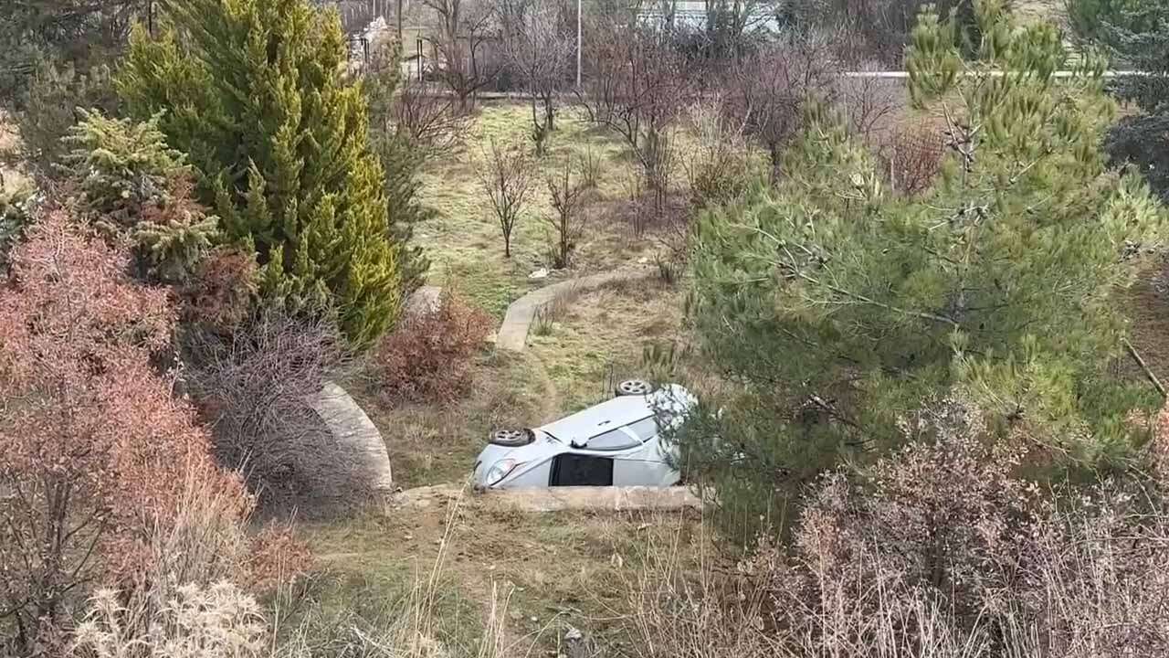Uşak'ta Feci Kaza Devrilen Otomobilde 1 Kişi Hayatını Kaybetti