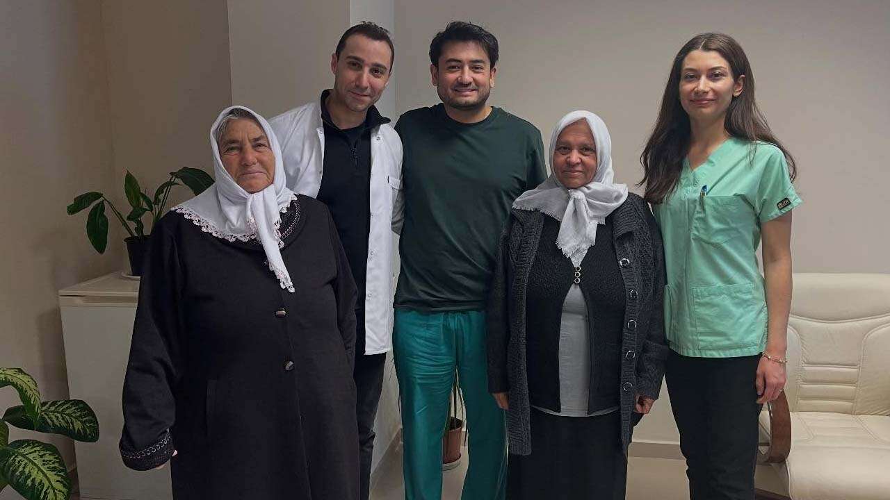 Eşme Devlet Hastanesi’nde Başarılı Operasyon, Diz Ağrıları Son Buldu