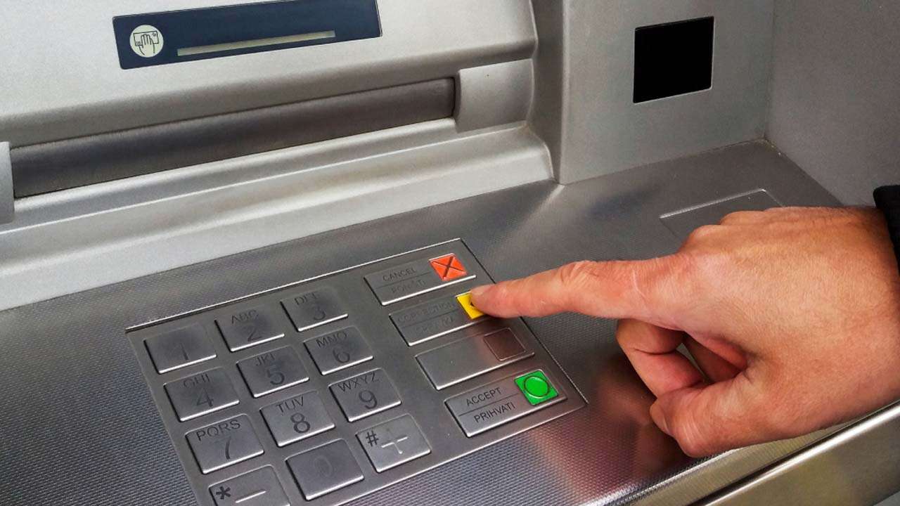 ATM'den Ayrılmadan Önce Mutlaka Yapmanız Gereken 3 Şey