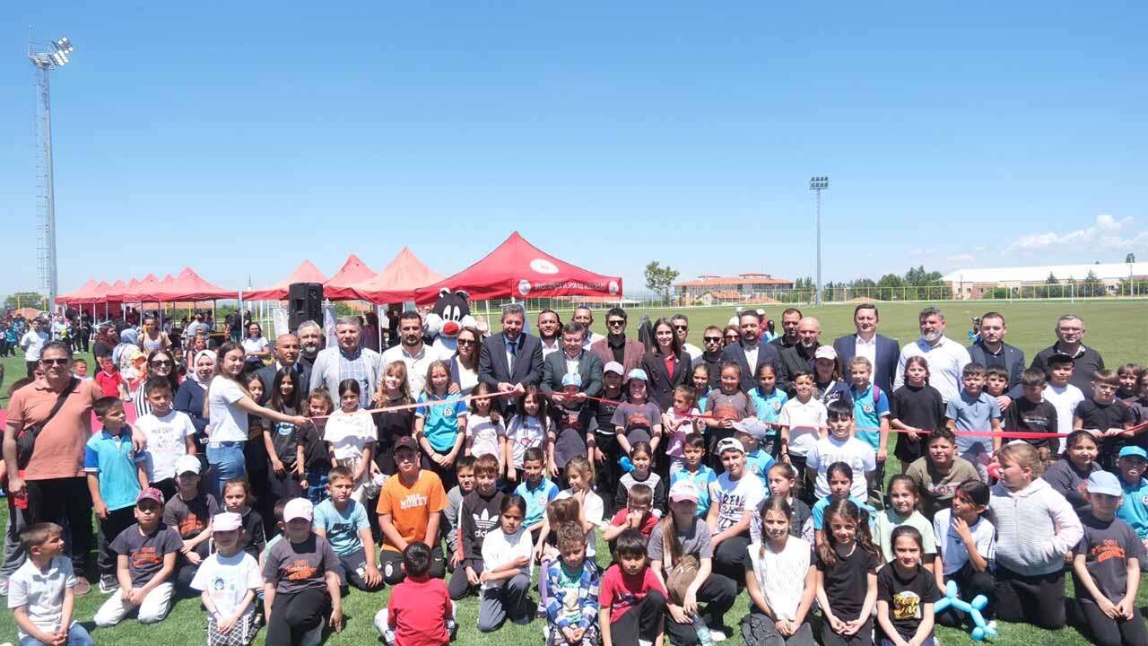 Sivaslı’da Çocuk Festivali Başladı