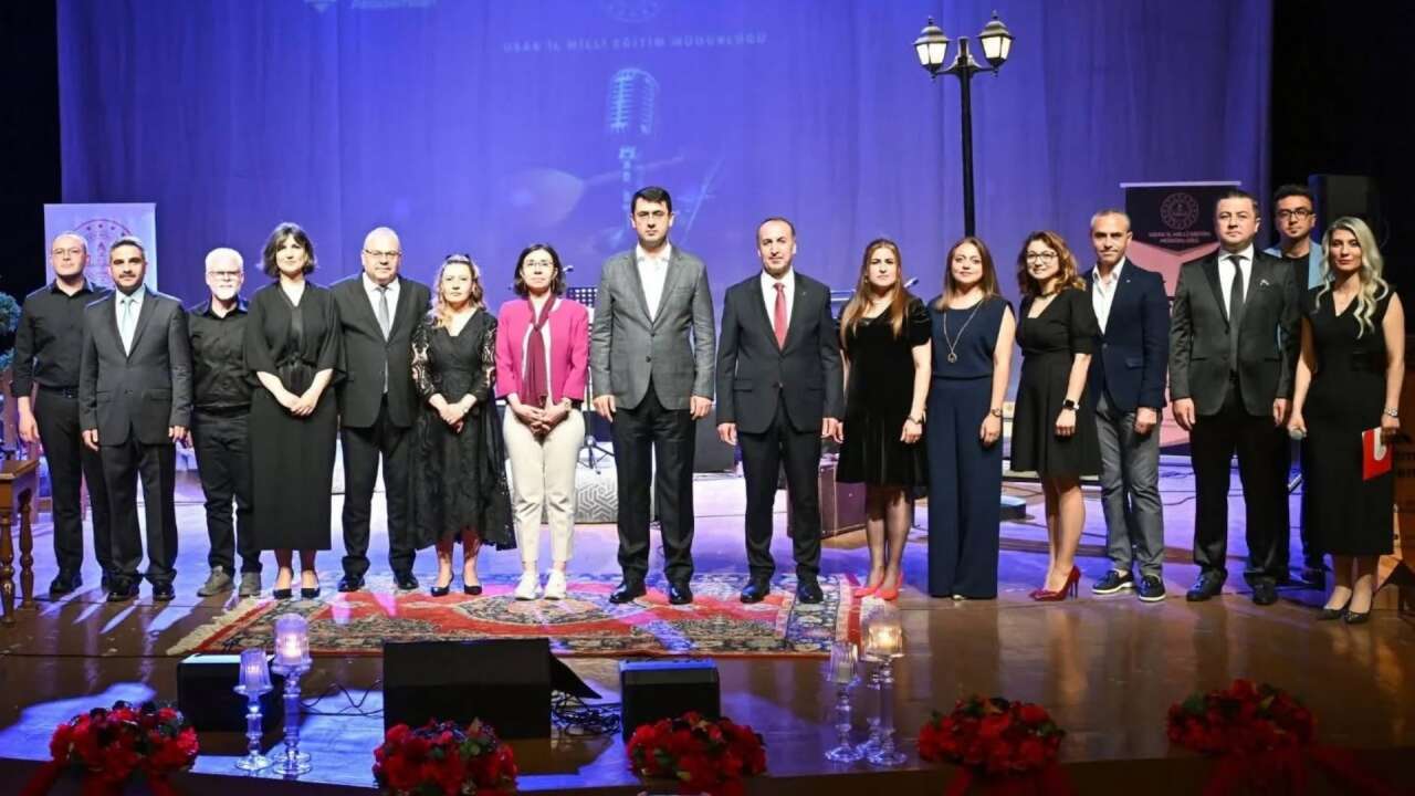 Uşak’ta Öğretmen Akademileri Finalinde Şiirler ve Türküler Yankılandı