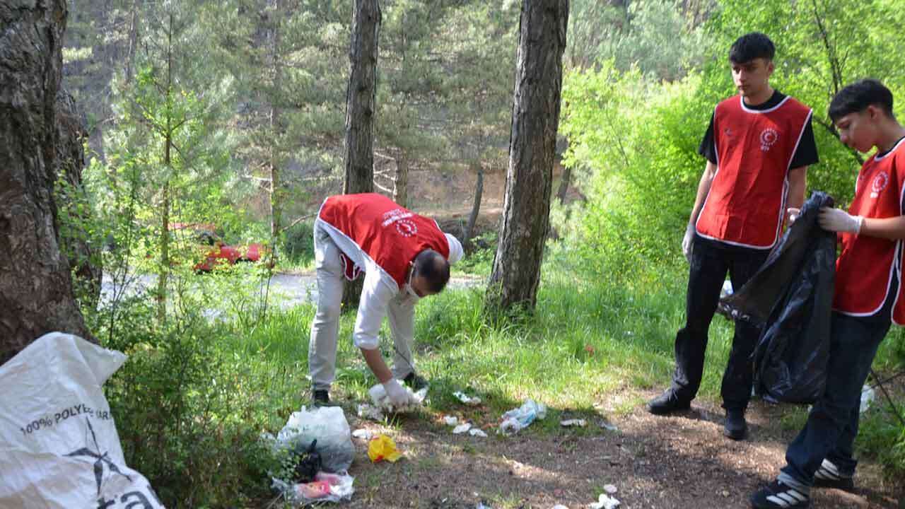 Uşak’ta BTP Gençlik Kollarından Dünya Çevre Günü İçin Farkındalık Etkinliği