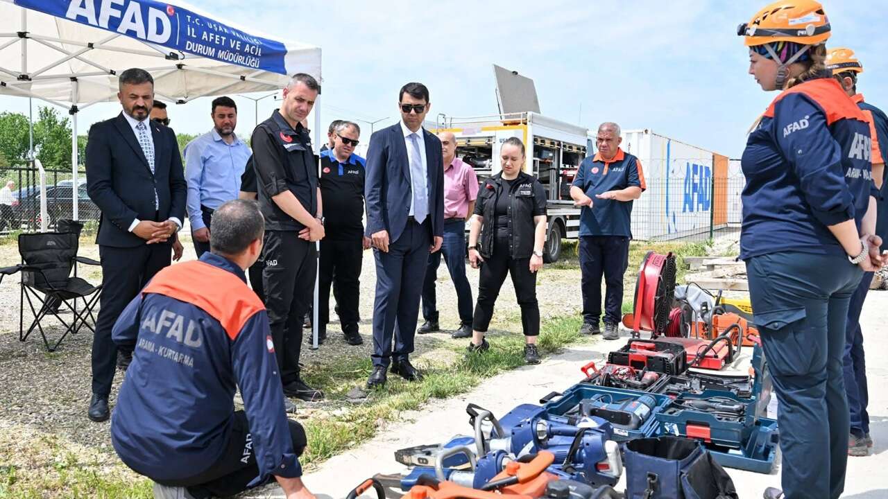 Vali Kartal AFAD Çalışmaları Hakkında Bilgi Aldı